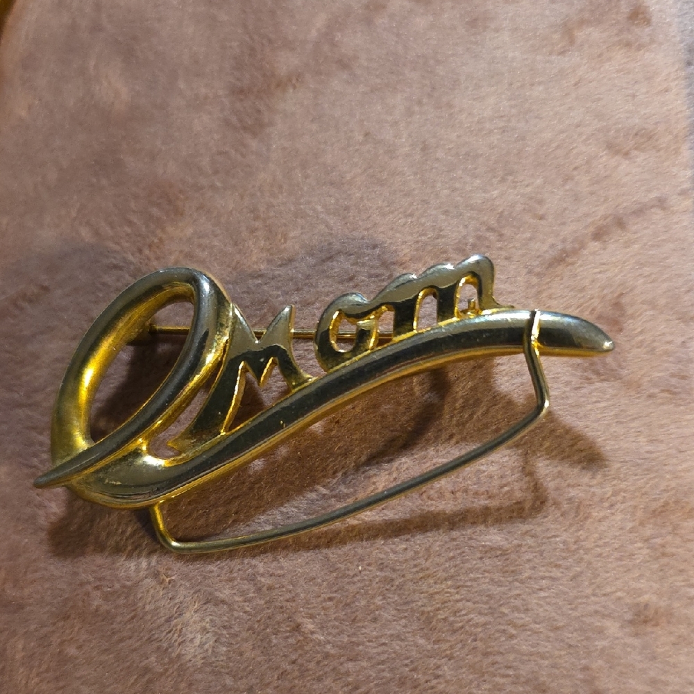 Vintage KIS Gold-toned 'Mom' Brooch Charm Holder.